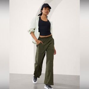 NWT Athleta TREKKIE HIGH RISE PARACHUTE PANT / Aspen Olive